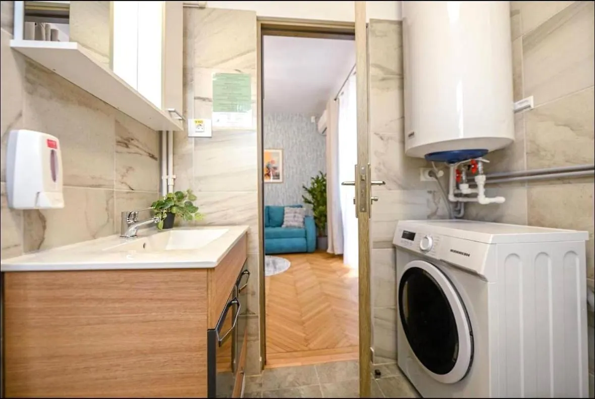 Fluidity - Refined 2Br Retreat In City Center Бухарест Апартаменты