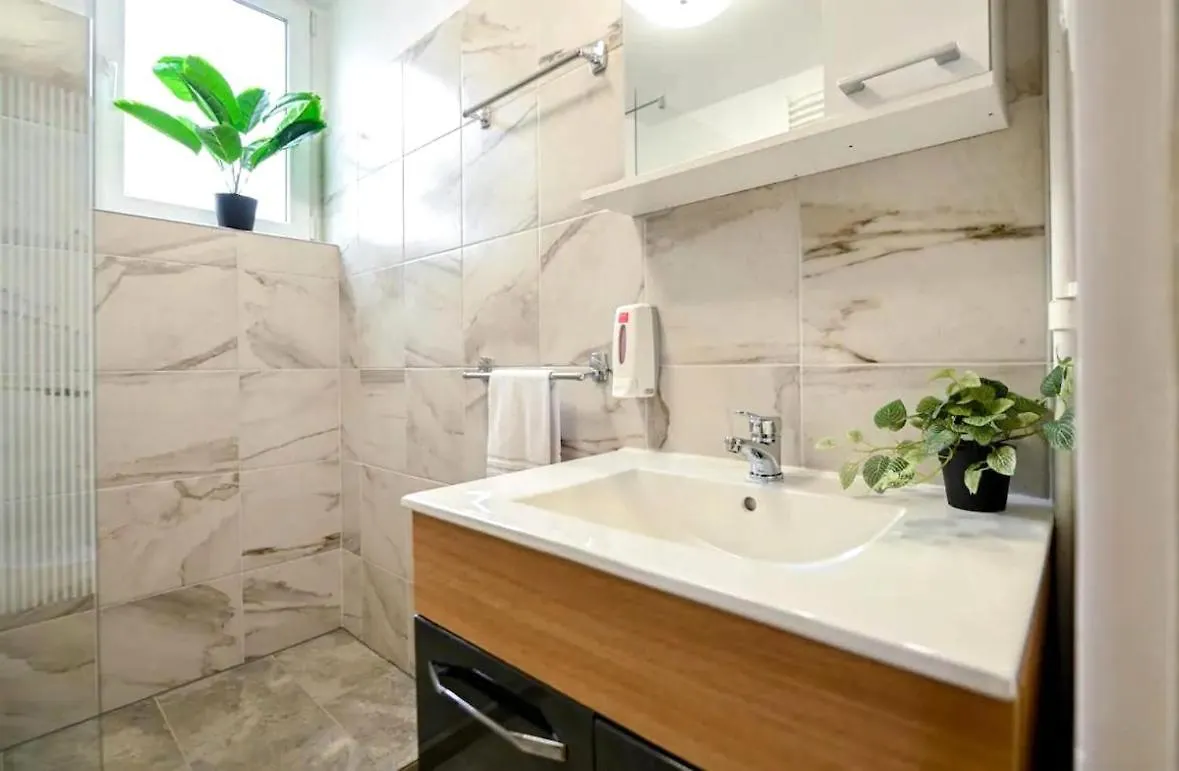 Fluidity - Refined 2Br Retreat In City Center Bucareste Apartamento